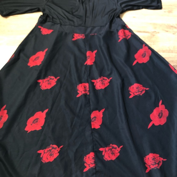 Plus size black and red rose floral print 5XL dress - Picture 7 of 9